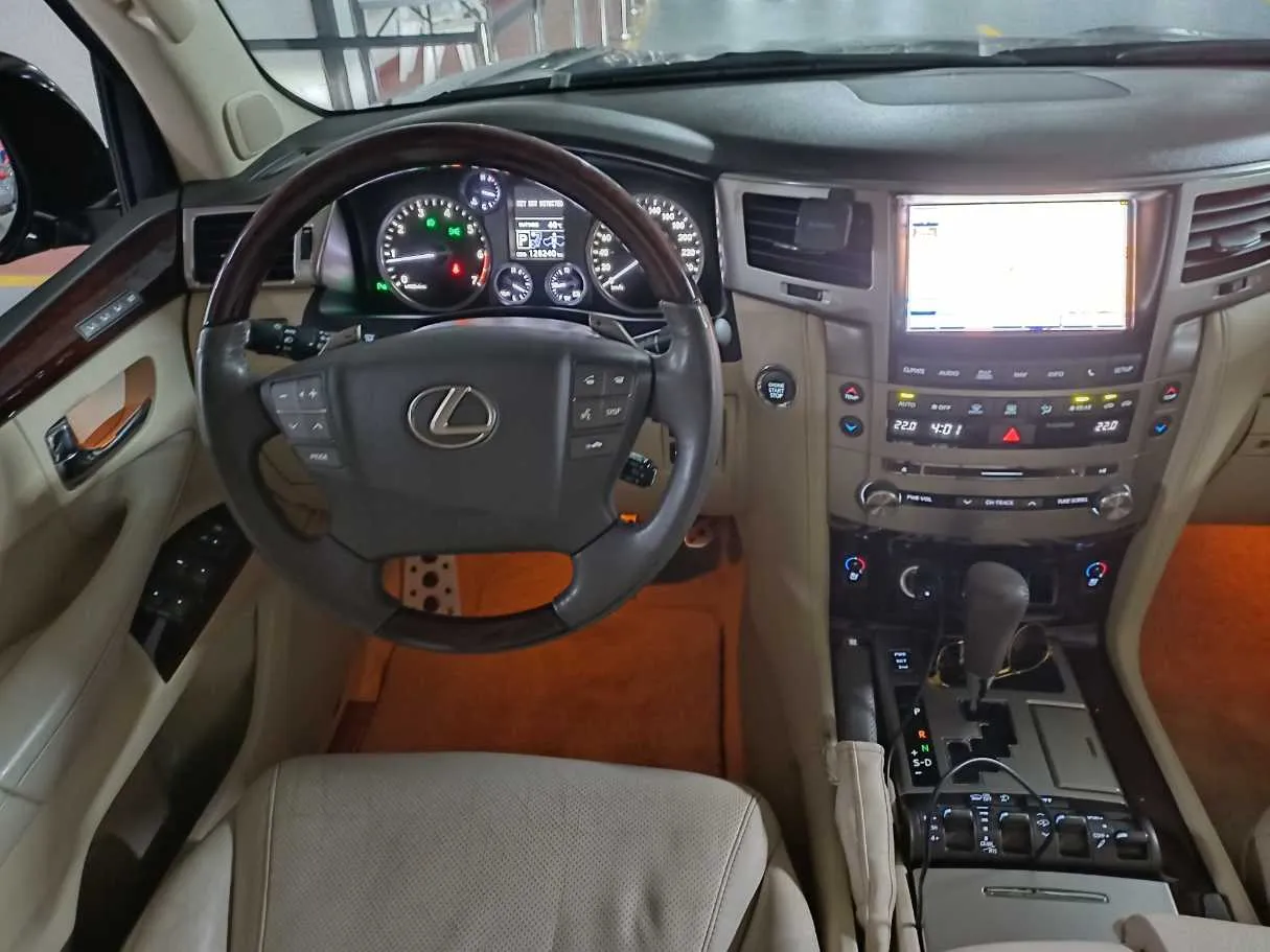 Car image 17