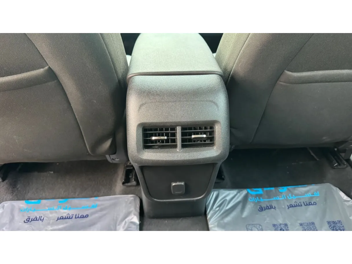 Car image 25