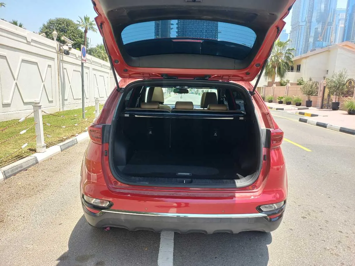 Car image 9