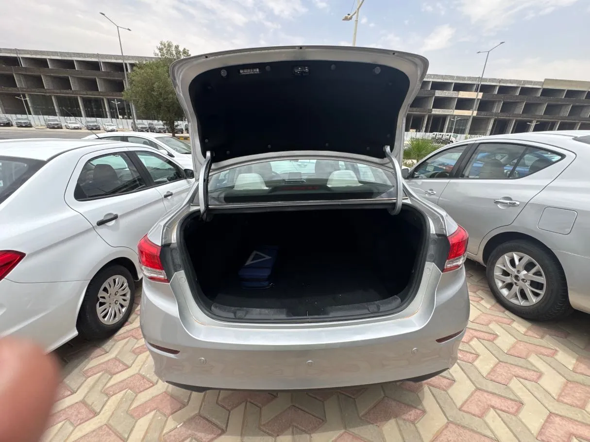 Car image 17
