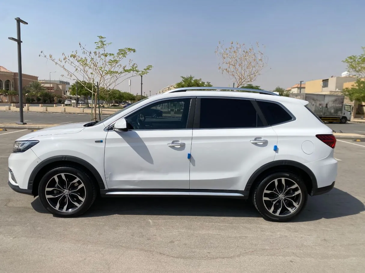 Car image 8