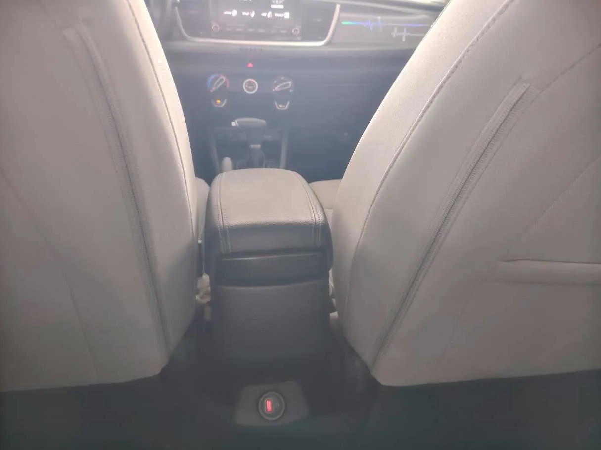 Car image 29