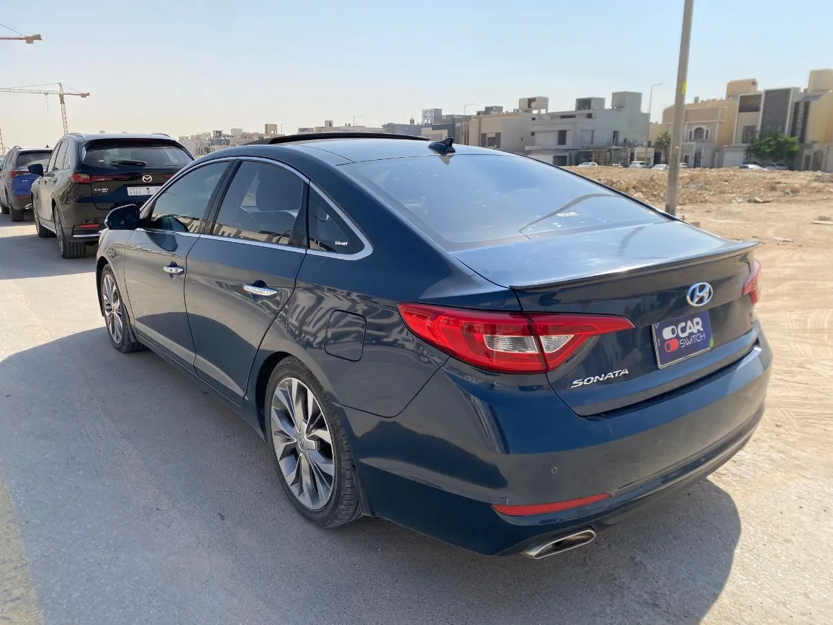 Car image 7