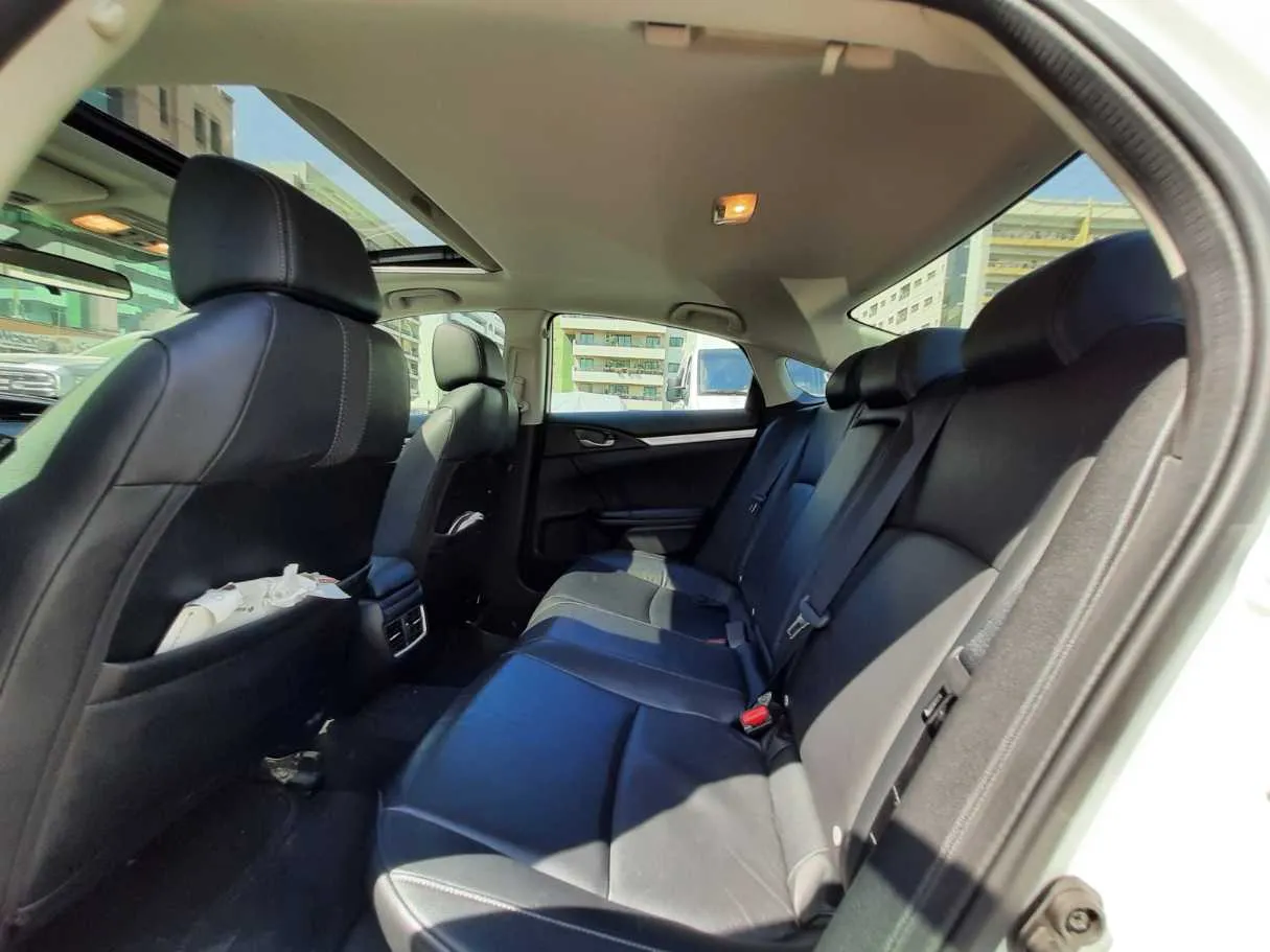 Car image 13