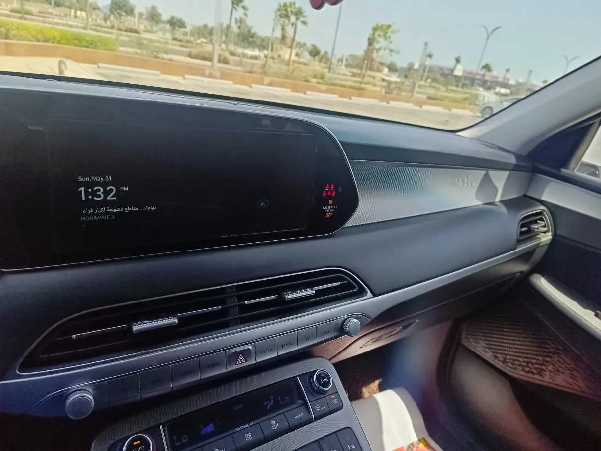 Car image 25