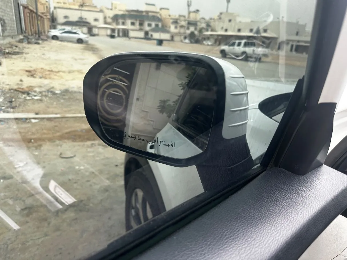 Car image 24