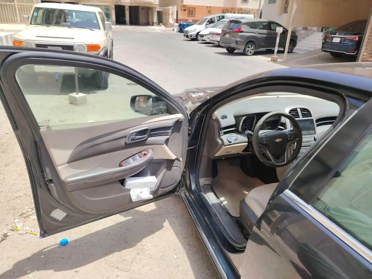 Car image 11
