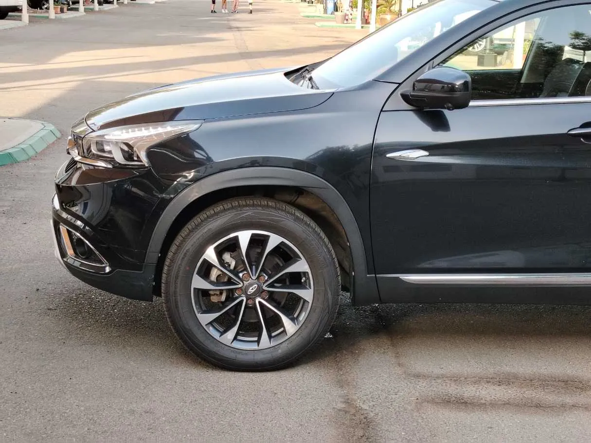 Car image 9