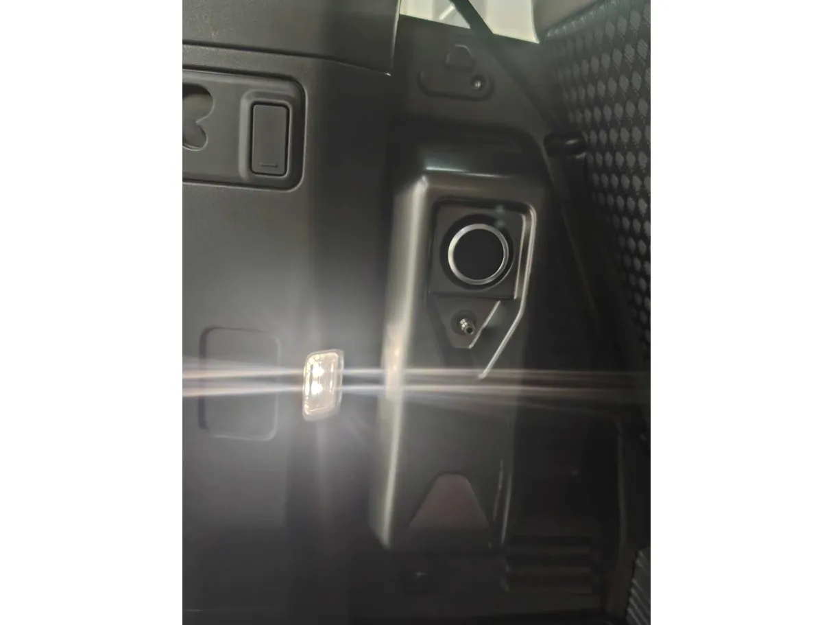 Car image 28