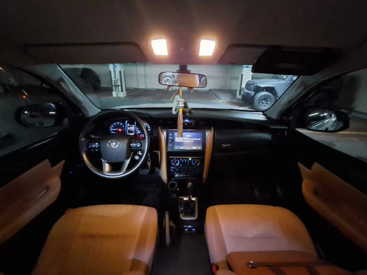 Car image 19