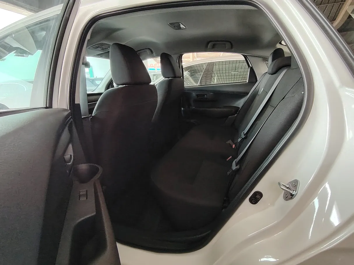 Car image 15