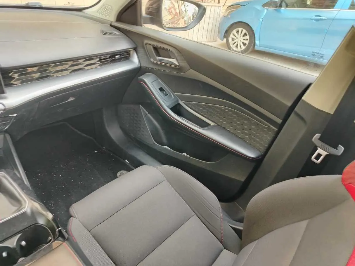 Car image 35