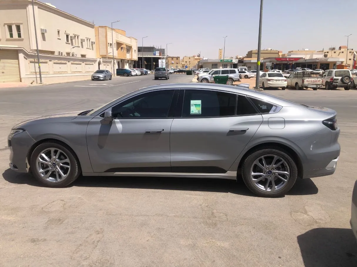 Car image 8