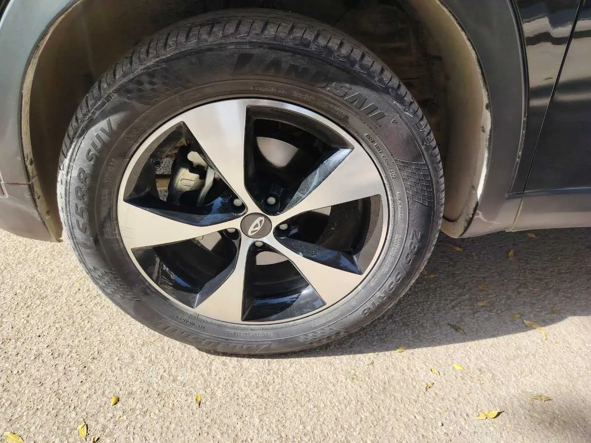 Car image 10