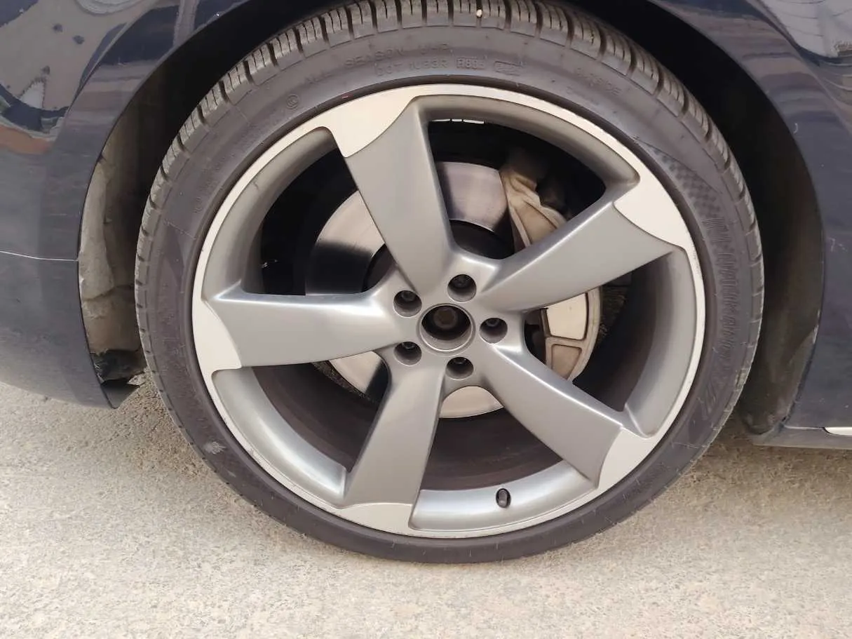 Car image 11