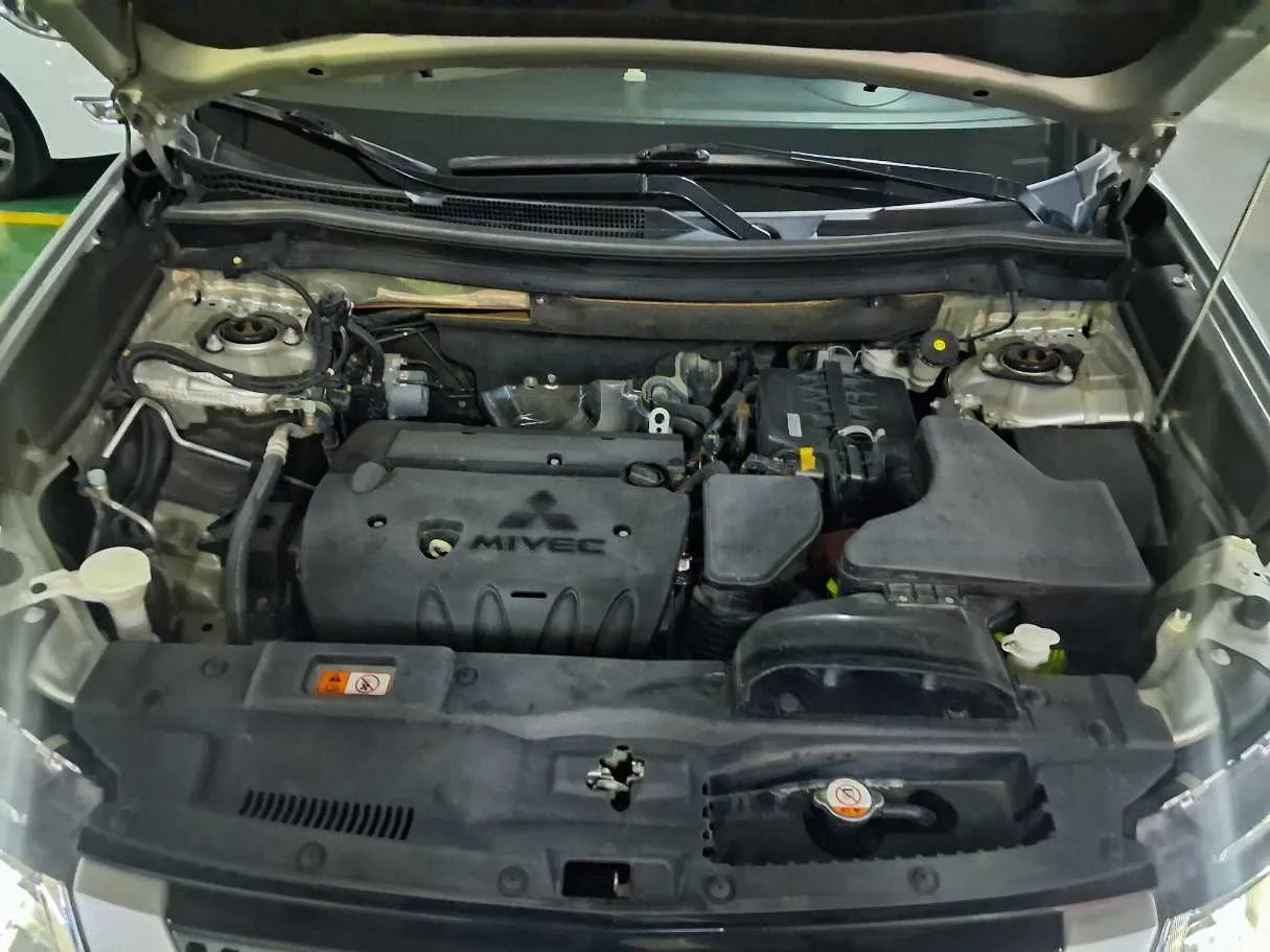 Car image 25