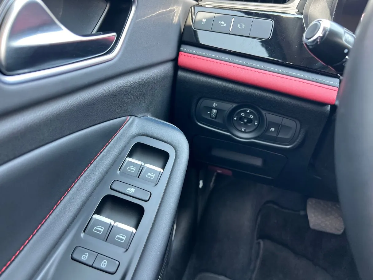 Car image 25