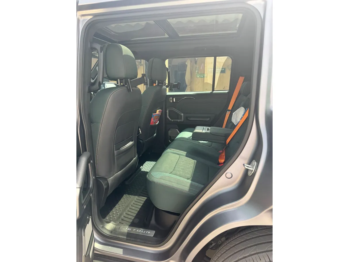 Car image 13
