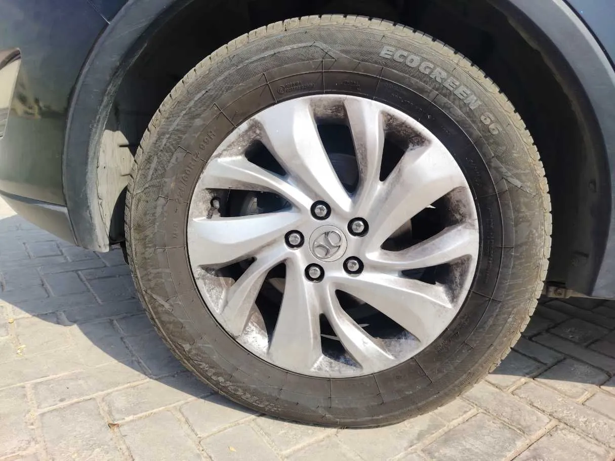 Car image 10