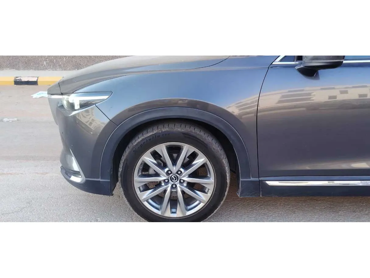 Car image 9