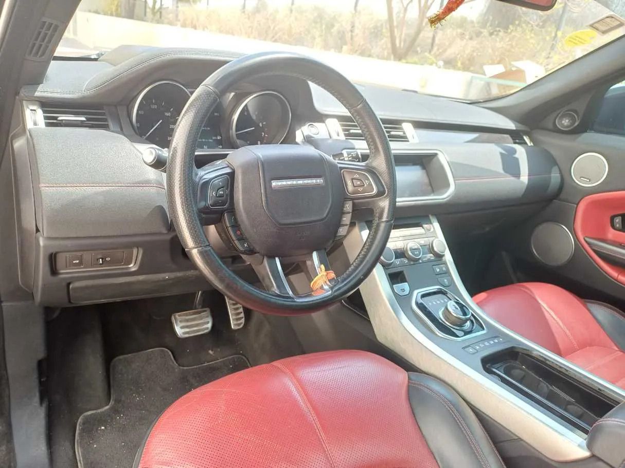 Car image 11