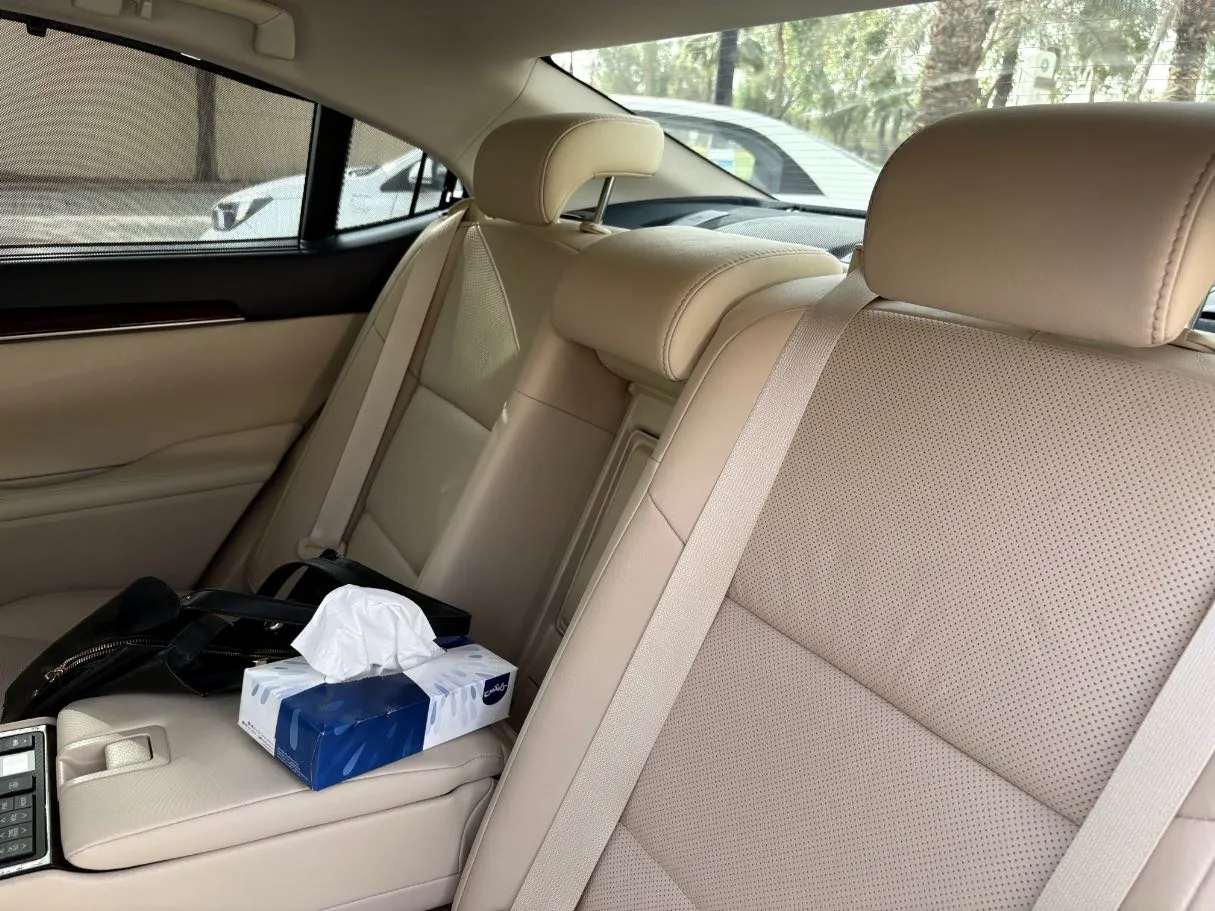 Car image 16