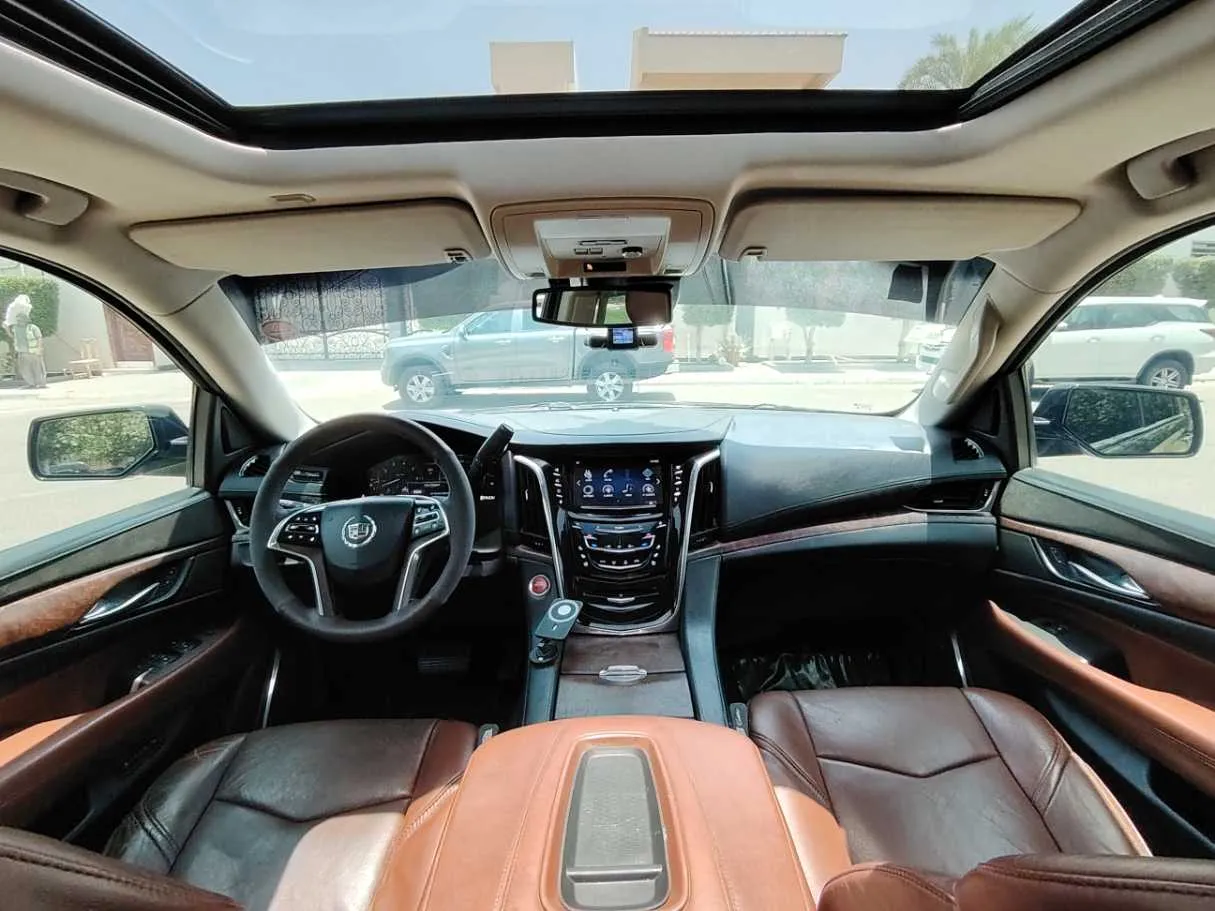 Car image 18