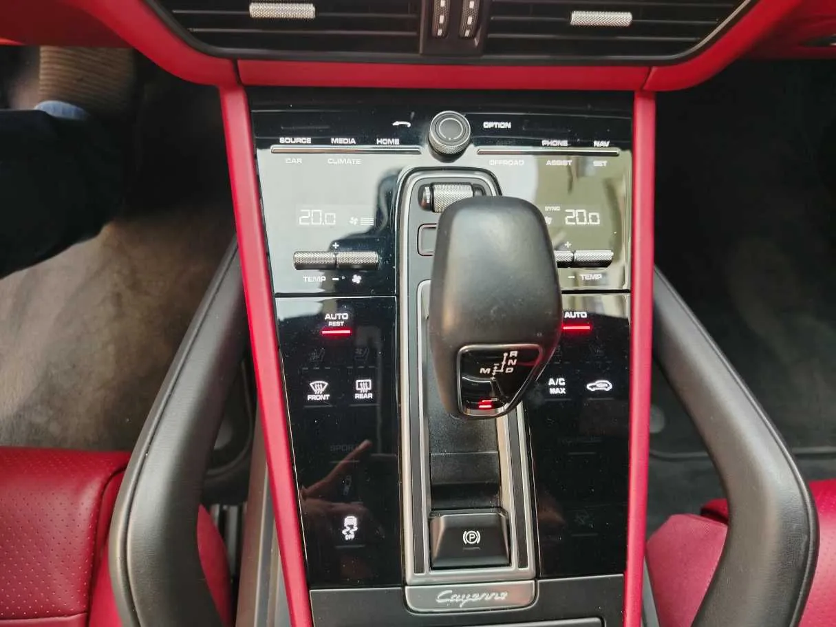 Car image 24