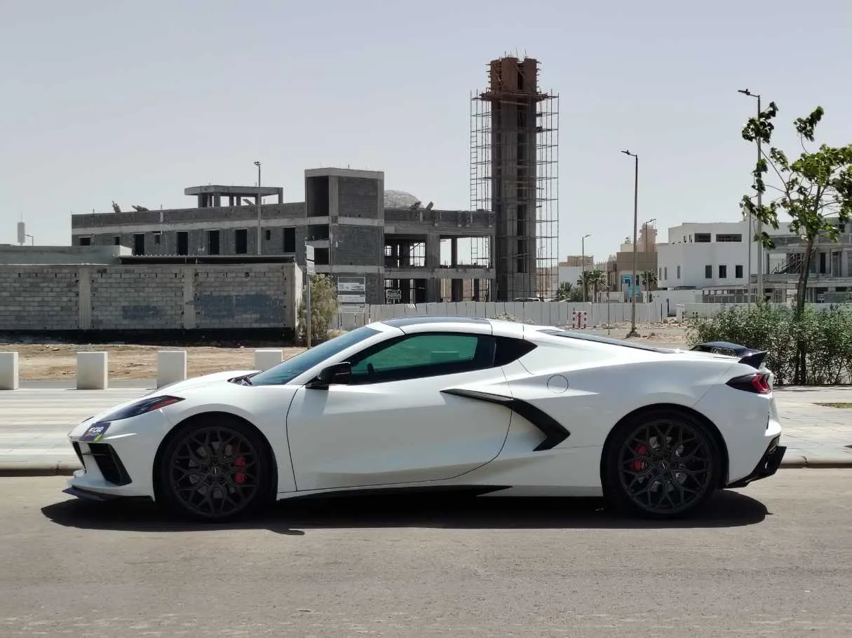 Car image 9