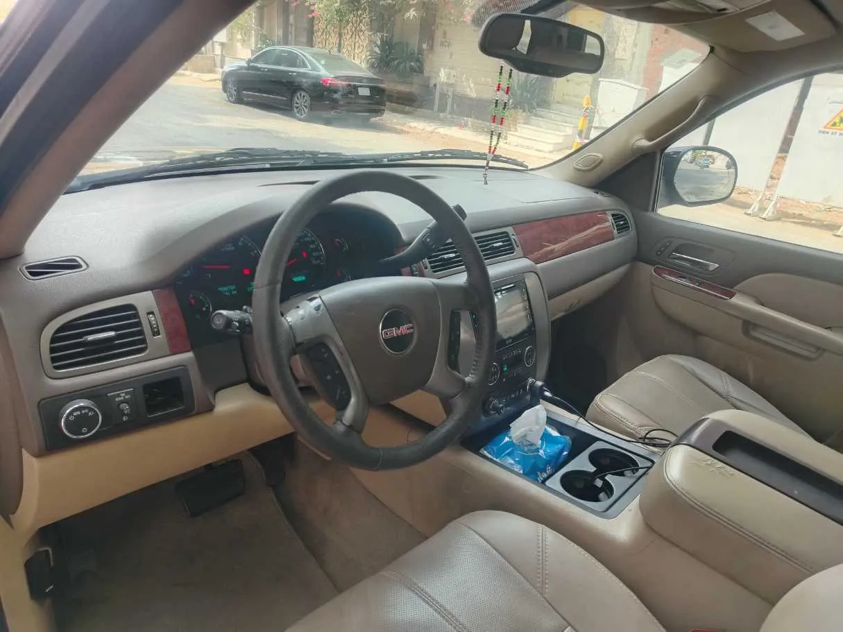 Car image 13