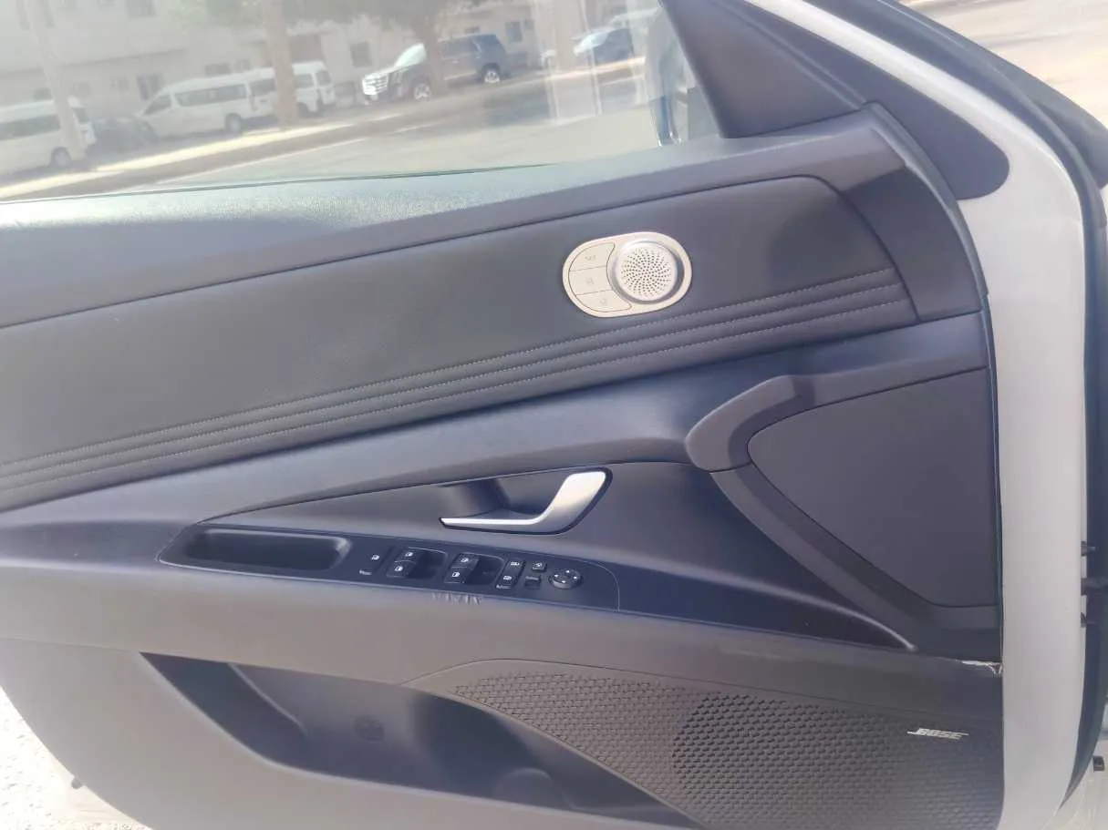 Car image 29