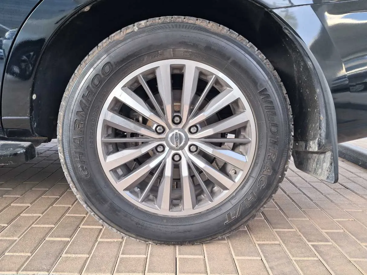Car image 9
