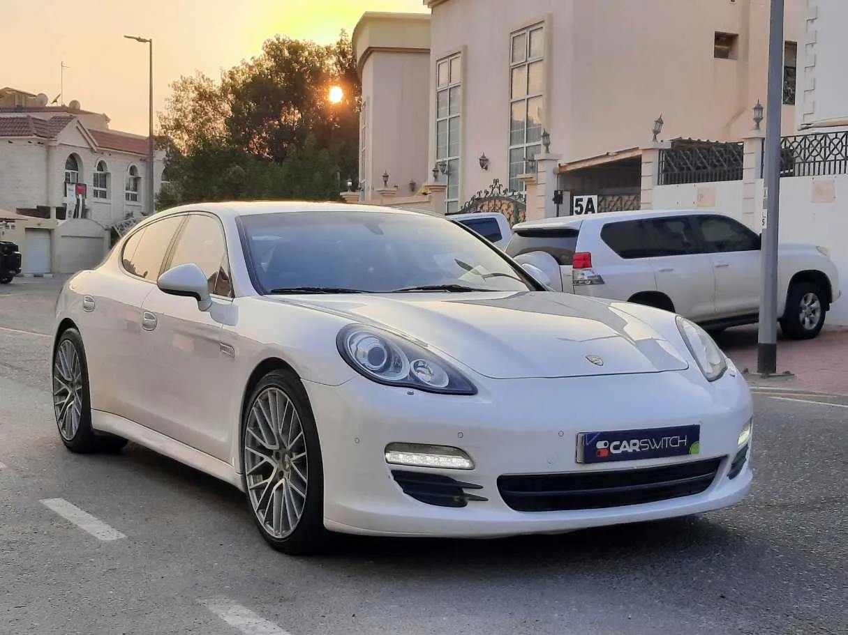 Car image 4