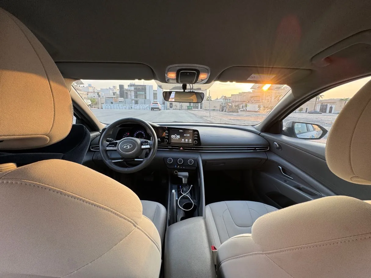 Car image 14