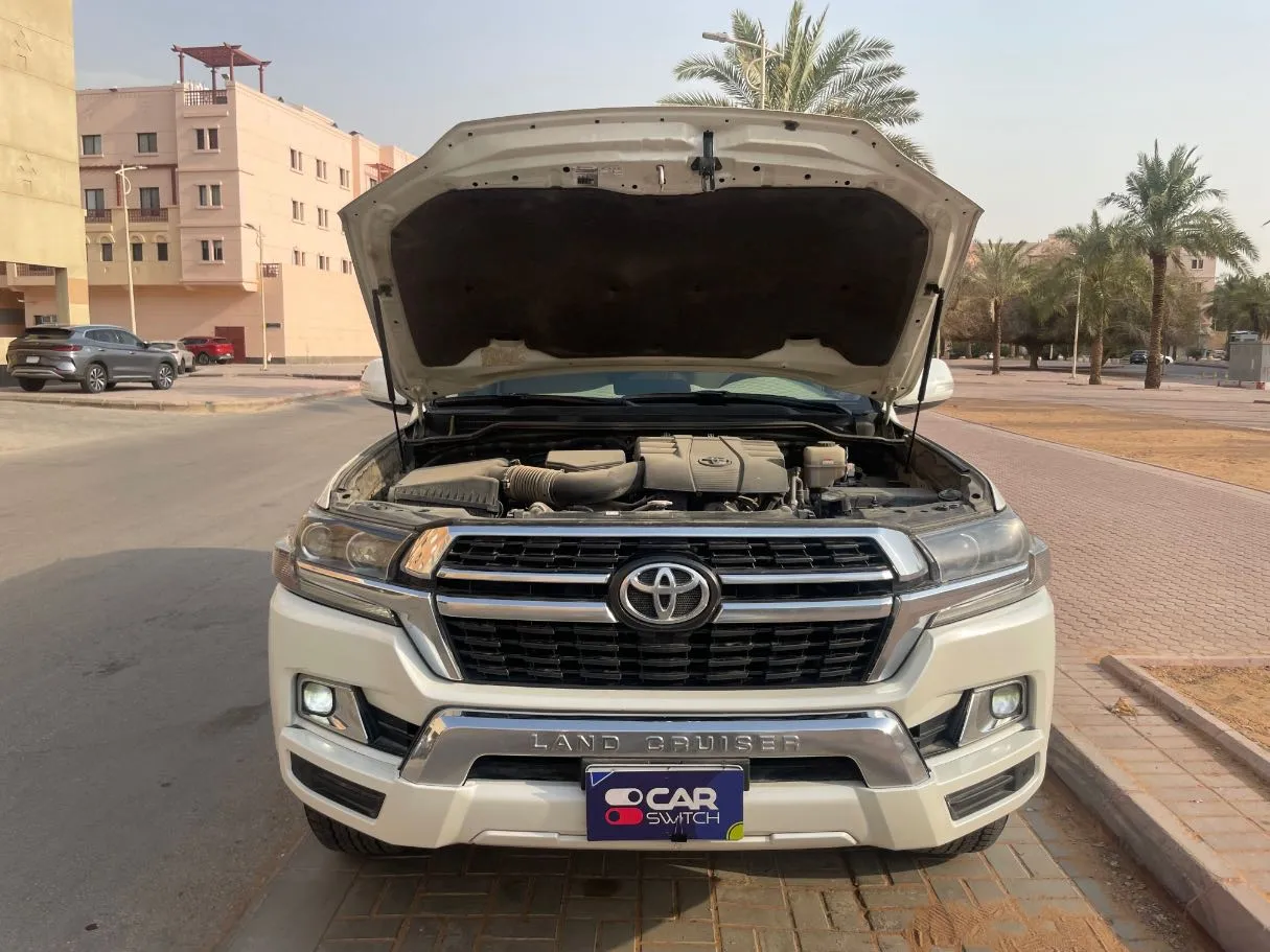 Car image 25