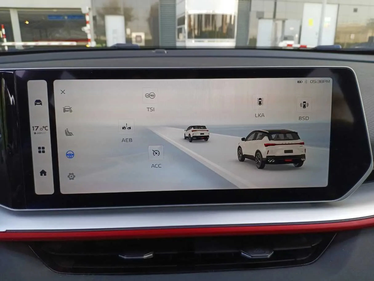 Car image 19