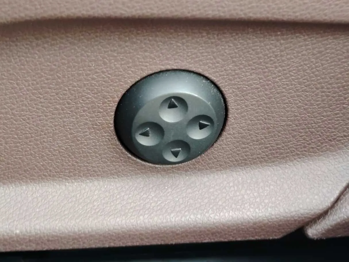 Car image 31