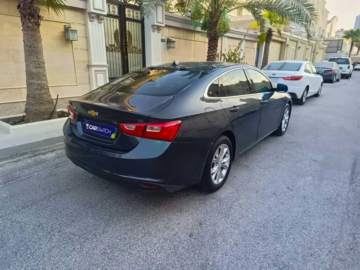 Car image 5