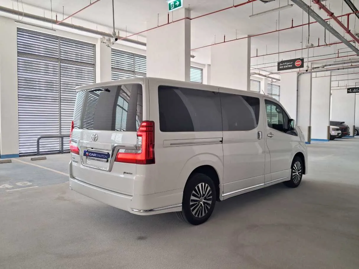 Car image 5