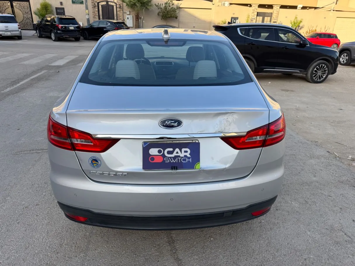Car image 6