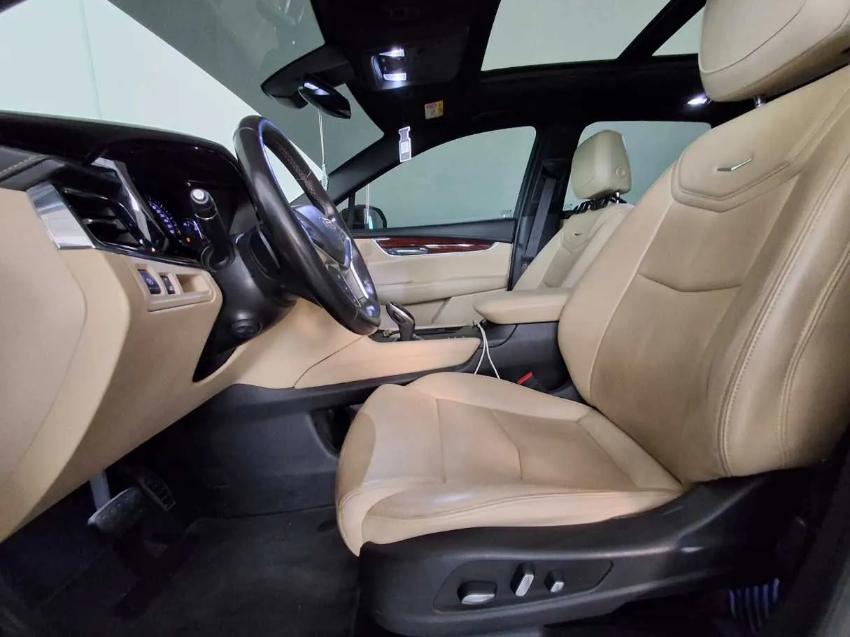 Car image 11