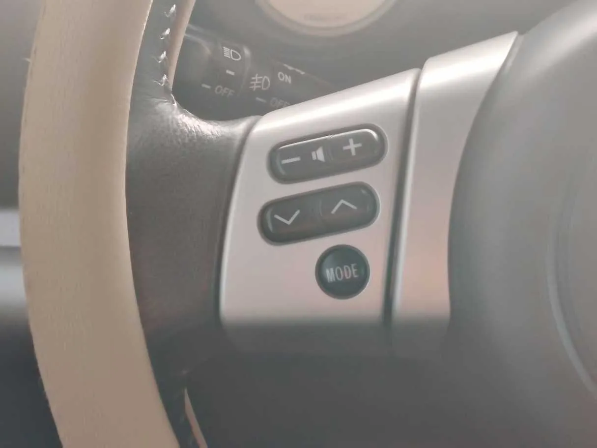 Car image 26