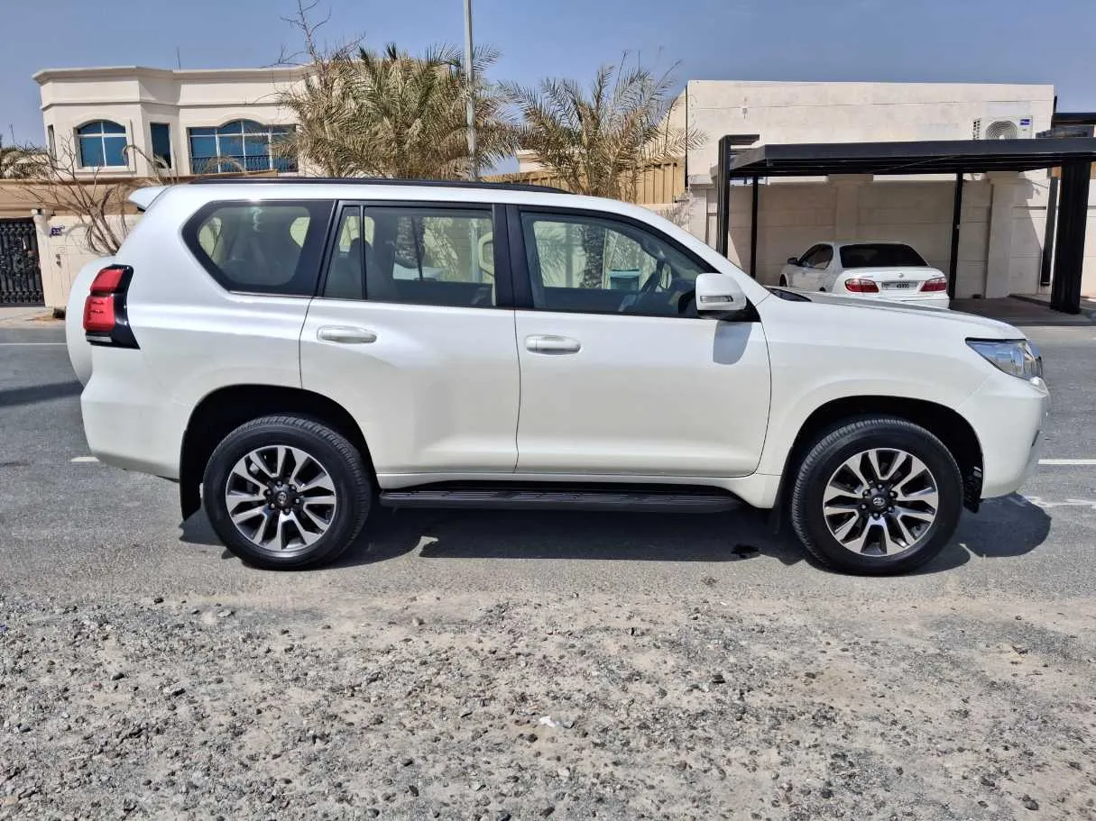 Car image 8