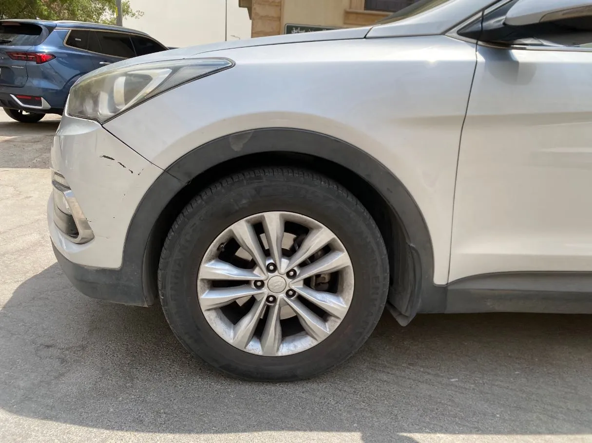 Car image 9