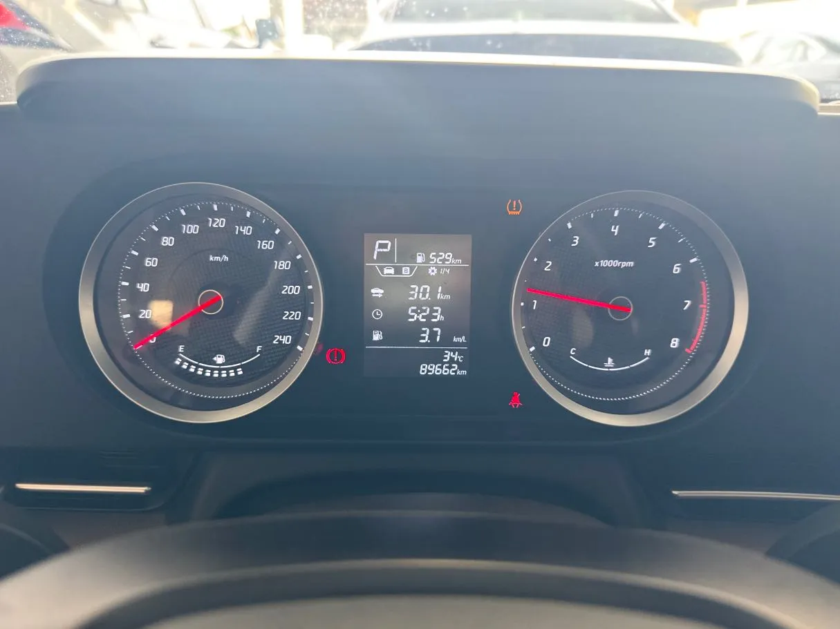 Car image 8