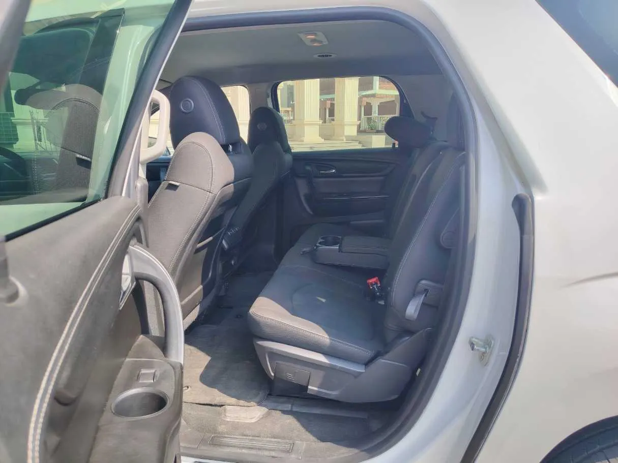 Car image 16