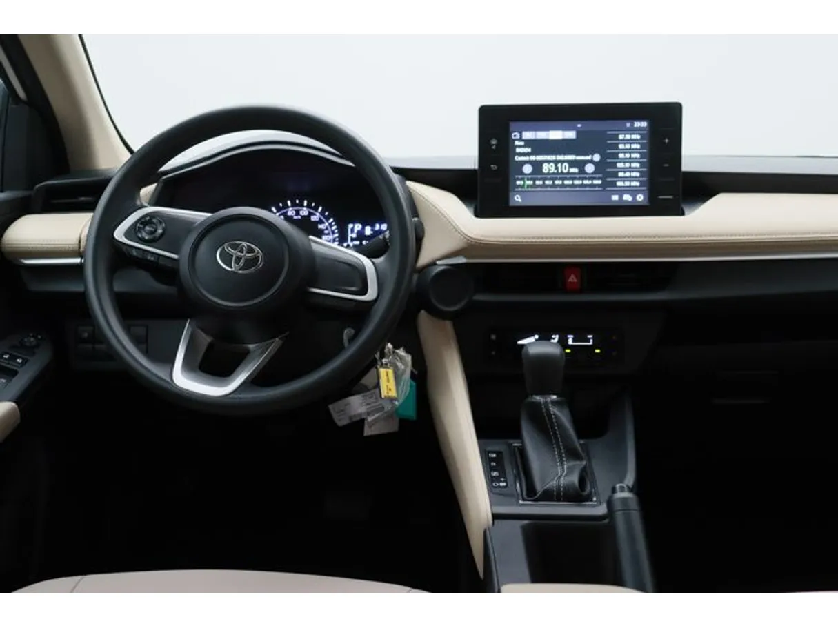 Car image 15