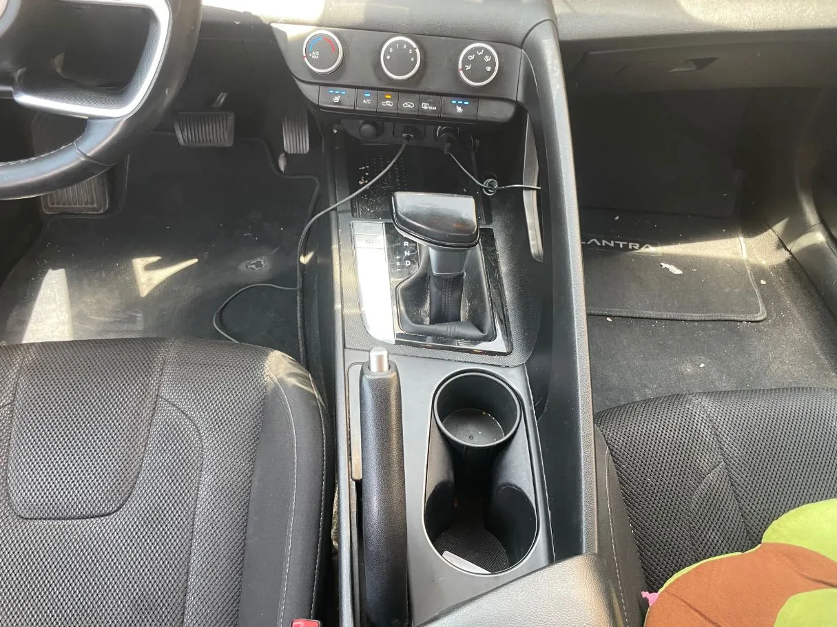 Car image 19