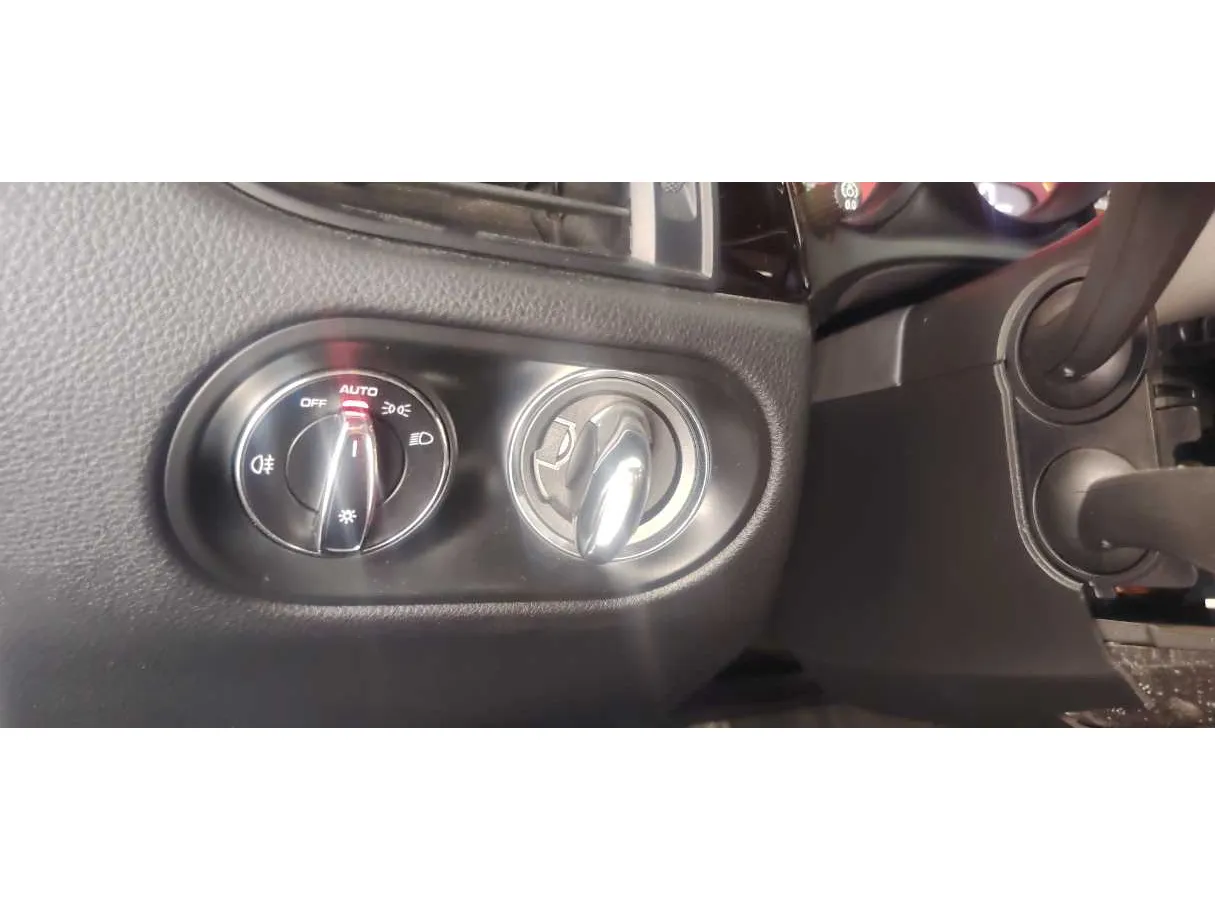 Car image 28