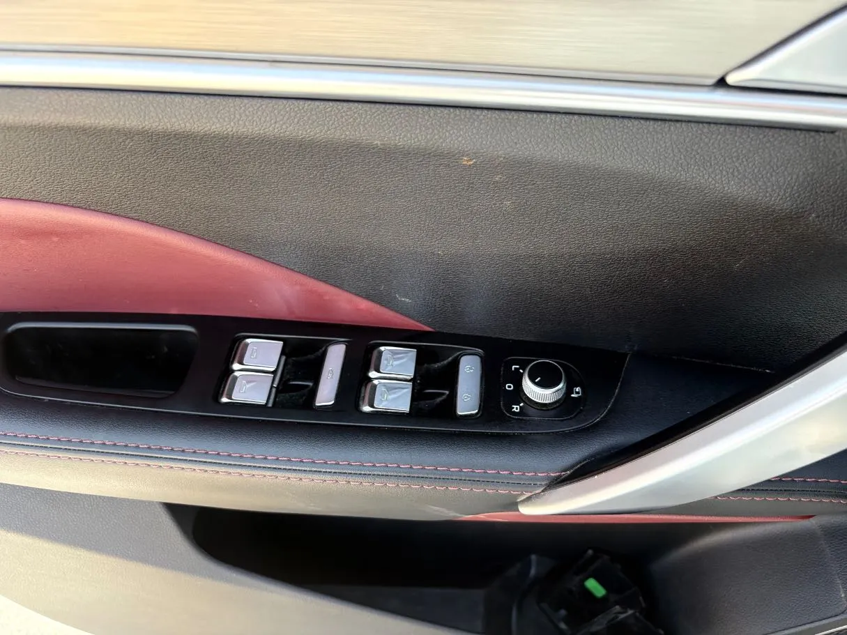 Car image 25